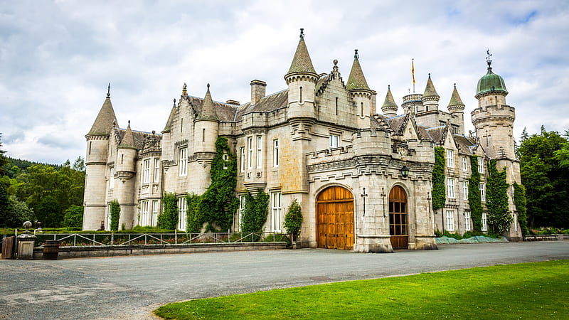 What The Royal Family Actually Does At Balmoral Castle, HD wallpaper