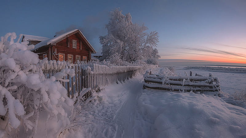 Snow Covered House With Fence In Russia Travel, HD wallpaper