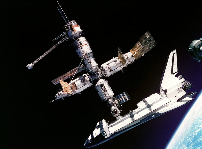 ATLANTIS DOCKED TO THE MIR SPACE STATION, orbit, docked, space, spacestation, shuttle, HD wallpaper