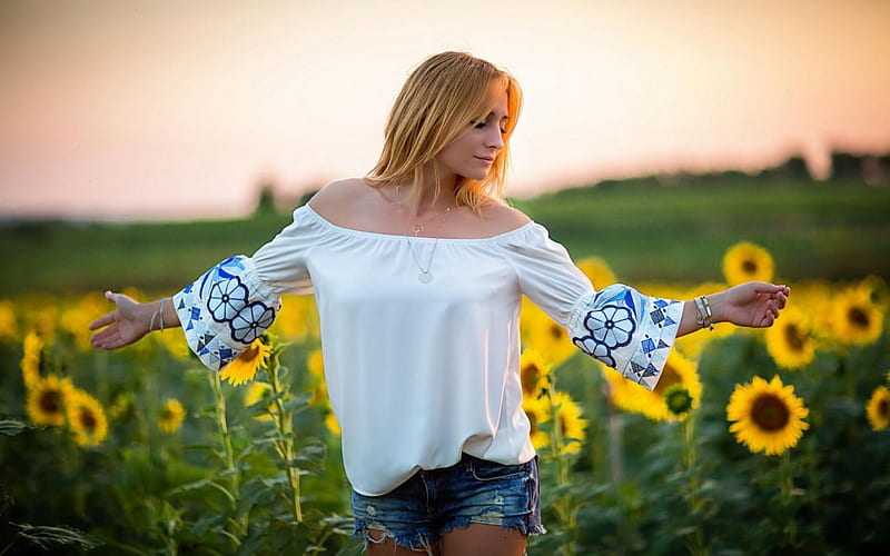 The sweetie in the field, pretty, blonde, sunflower, girl, HD wallpaper