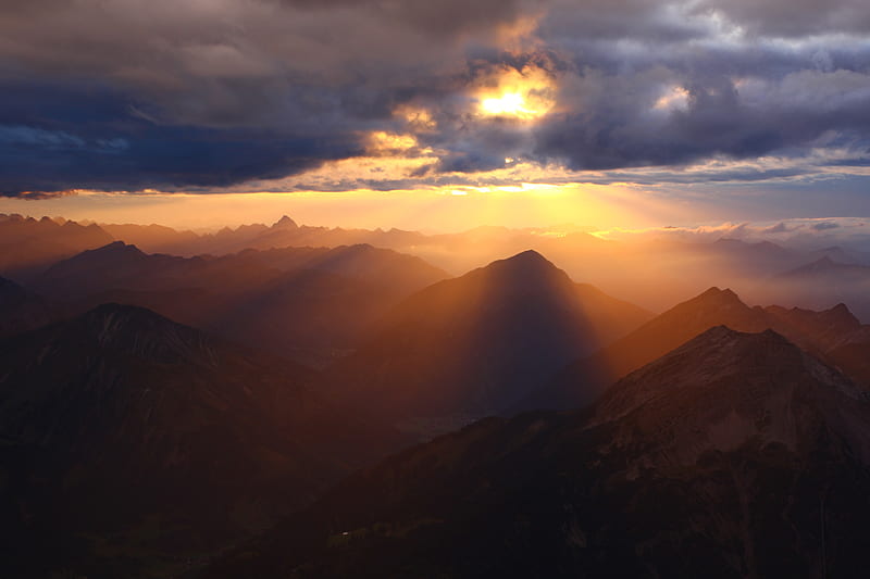 Cloud Rays Over Mountains, mountains, nature, HD wallpaper