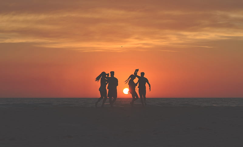 silhouette of four people dancing on sands near shoreline, HD wallpaper