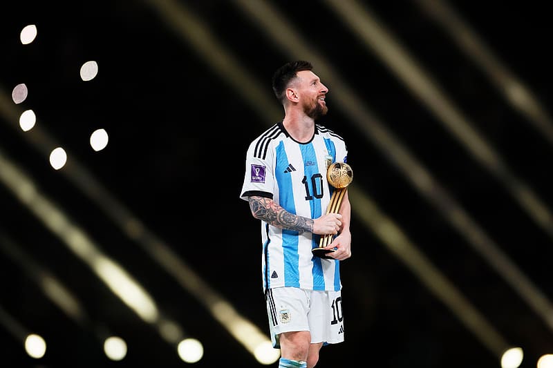 Lionel Messi with trophy FIFA World Cup Wallpaper 4k Ultra HD ID11267