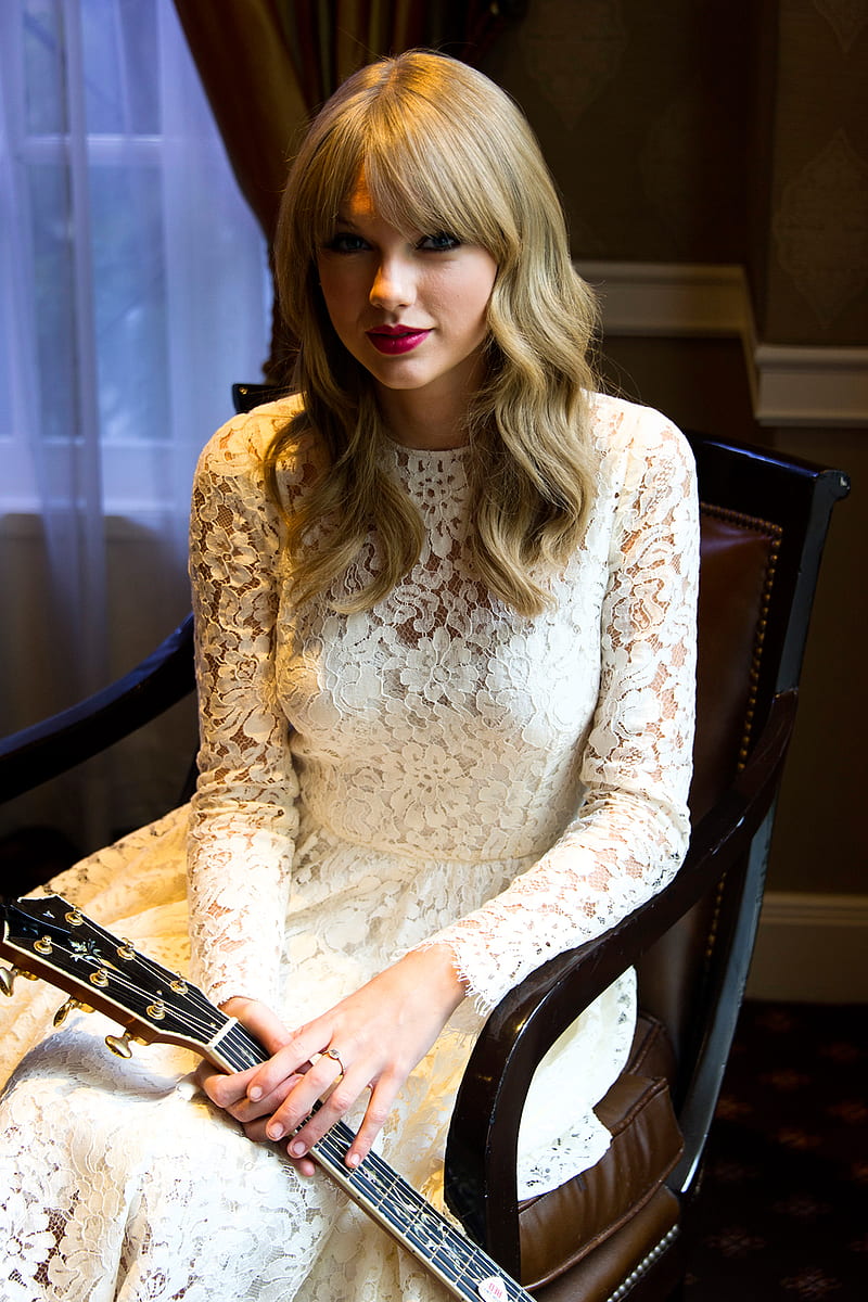 Taylor Swift, women, singer, blonde, blue eyes, guitar, pink lipstick, HD phone wallpaper
