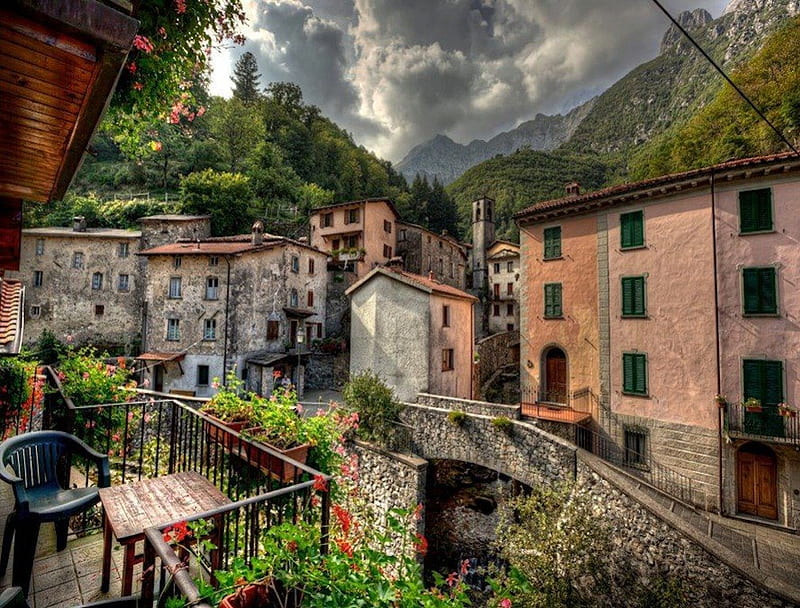 A Pretty Village in Italy, ancient, stone, homes, village, old, historical, italy, HD wallpaper