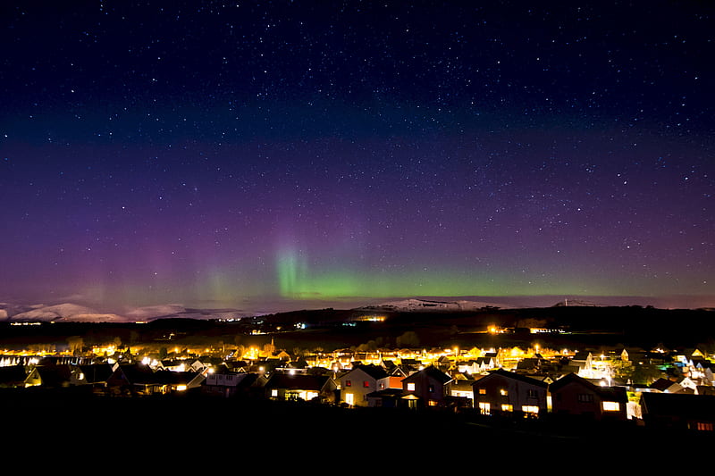 northern lights, aurora, starry sky, village, city, light, stars, scotland, HD wallpaper