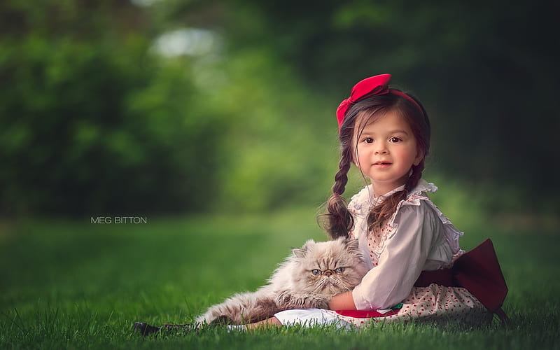 Little girl with cat, little, meg bitton, bow, cat, girl, green, summer, copil, child, pisica, HD wallpaper