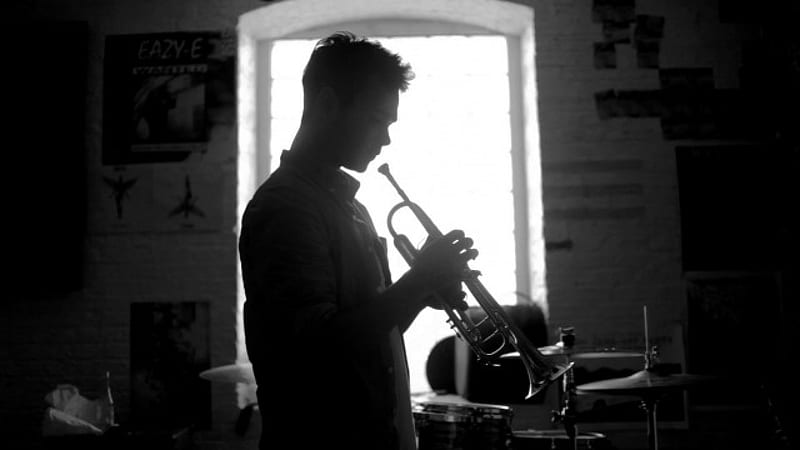 Trumpet Player, music, trumpet, man, graphy, instrument, dark, evening, light, night, HD wallpaper
