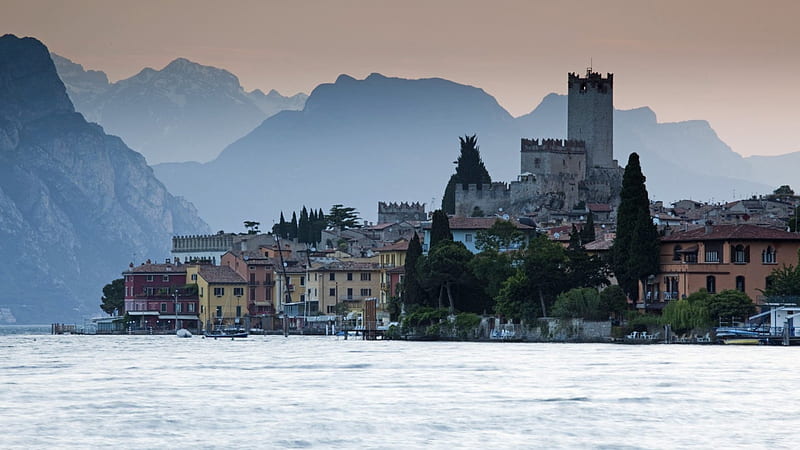 town of malcesine on lake garda italy, mountains, town, fort, hill, lake, HD wallpaper