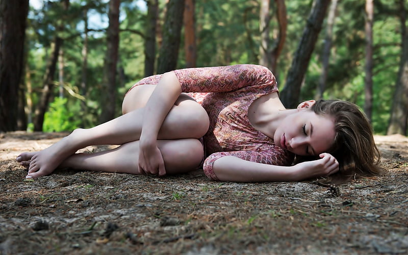 Sadness in the forest, forest, sad, sleep, girl, HD wallpaper