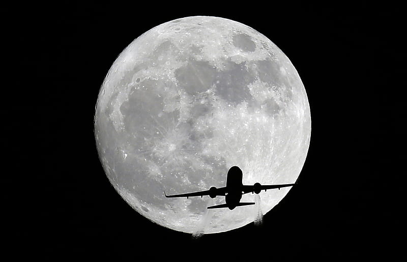 American Airlines 'plane passes in front of the moon 13 November, 2016, Perigee, Aircraft, Moon, Whittier California, Supermoon, American Airlines, HD wallpaper
