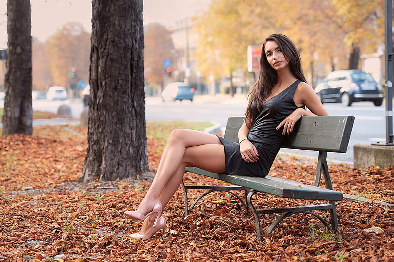 Gir Sitting Bench Autumn , girls, model, bench, autumn, HD wallpaper