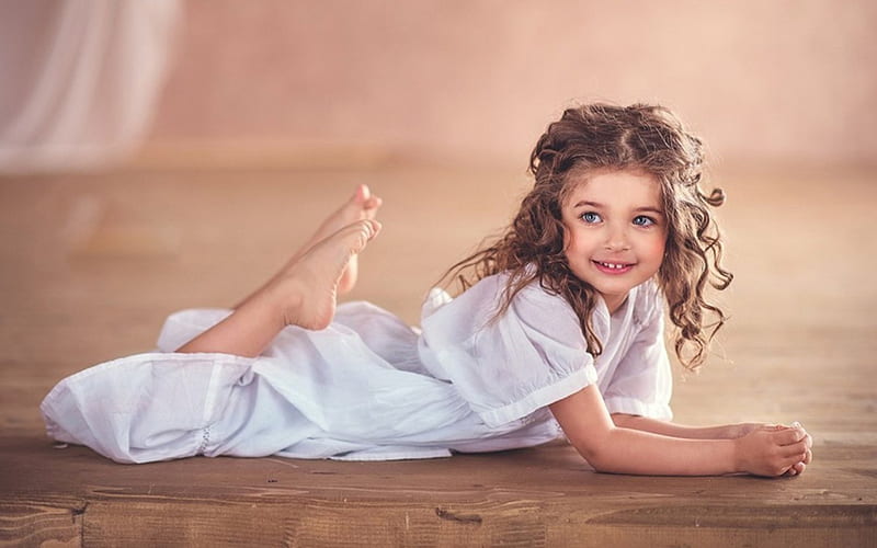 little girl, pretty, adorable, sightly, sweet, nice, beauty, face, child, bonny, lovely, pure, blonde, baby, cute, feet, 300 up, eyes, white, little, Nexus, bonito, dainty, kid, Prone, graphy, fair, Fun, people, pink, blue, Belle, comely, smile, studio, girl, childhood, HD wallpaper