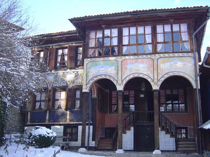 Koprivstica, architecture, pretty, house, houses, old, winter, graphy, big, snow, path, nature, season, bulgaria, HD wallpaper