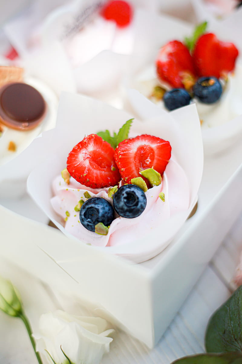 dessert, cake, strawberries, blueberries, berry, HD phone wallpaper