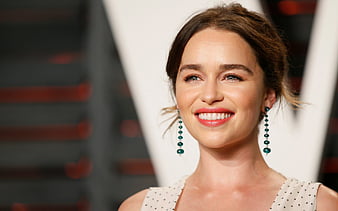 Emilia Clarke British Actress Portrait Hoot Smile British Stars Emilia Isobel Euphemia Rose Clarke Hd Wallpaper Peakpx