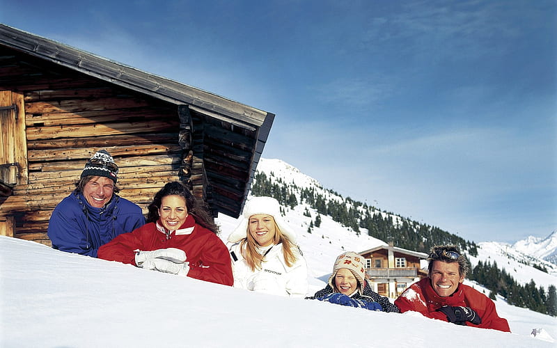 Family in Apls Winter Lodge - Alpine Winter Vacation, HD wallpaper