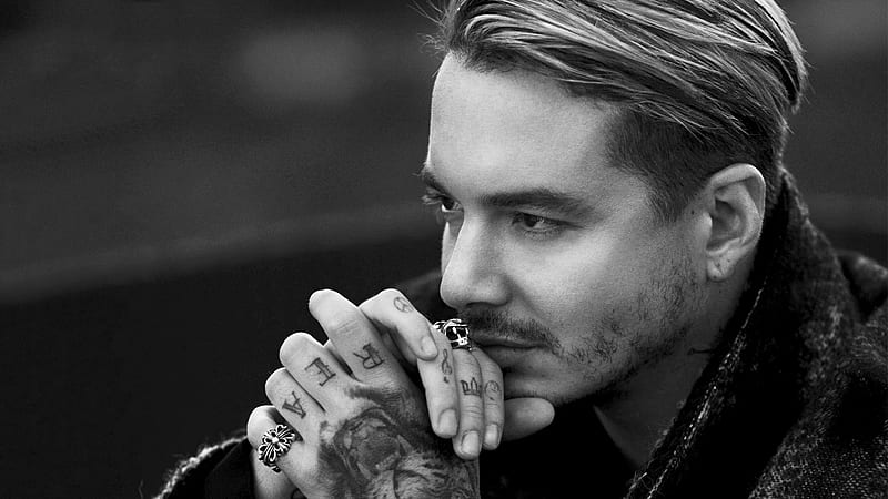 black and white of j balvin is facing one side wearing rings and having tattoos on hands music, HD wallpaper