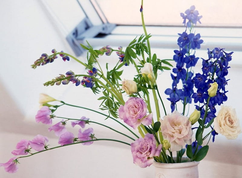 SPRING BLOOMS, bouquets, lavender, sweet peas, roses, windows, purple, posies, arrangement, pink, window sill, blue, HD wallpaper