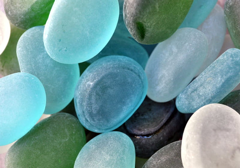 Blue, Green & White Assorted Rounded Beach Glass Pebbles- 1 Kilogram (approx. 2.2 lbs.) - Sea Shell Supply, HD wallpaper
