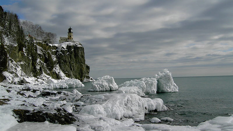 Lighthouse in Winter, rock, nature, sky, lighthouse, split, sea, winter, HD wallpaper