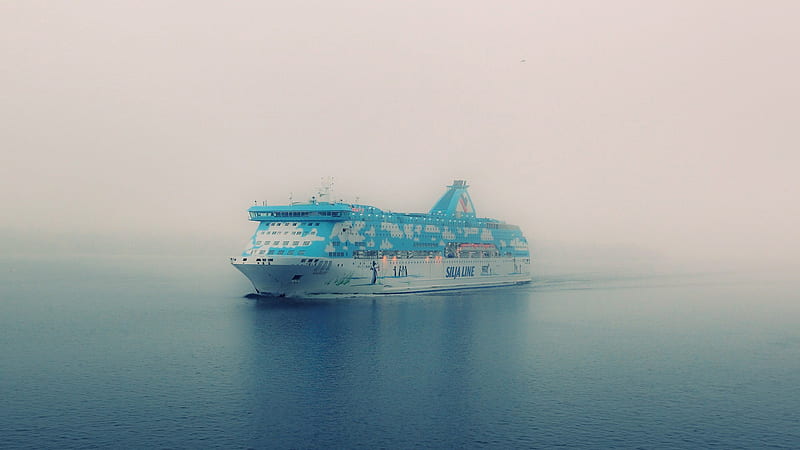 Blue And White Cruise Ship With Background Of Snow Fog Cruise Ship, HD wallpaper