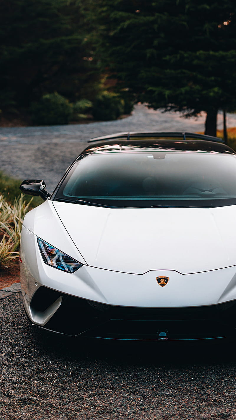 Bạn yêu thích sự đẳng cấp và sang trọng? Bạn muốn có một chiếc điện thoại với hình nền Lamborghini trắng đầy mê hoặc? Hãy đến với chúng tôi để khám phá chiếc xe Lamborghini trắng đẹp và tạo cho điện thoại của bạn hình nền độc đáo.