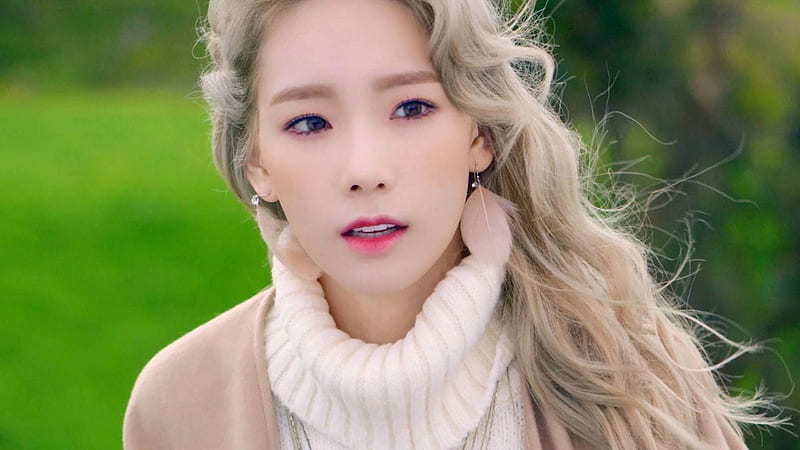 2. Taeyeon's Bold Hair Transformation: From Brunette to Blonde - wide 6