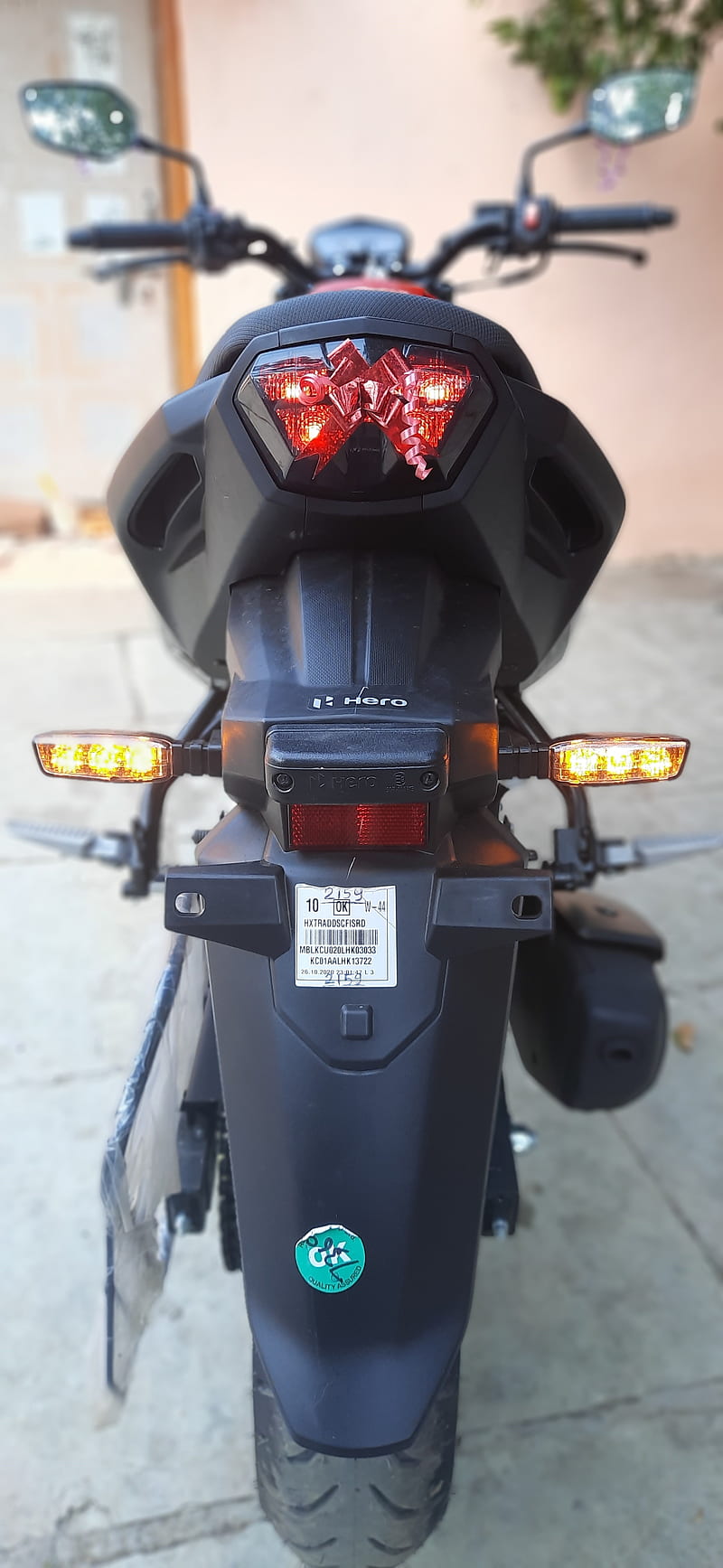 Hero xtreme 160r , black tail tight, motorcycle, HD phone wallpaper