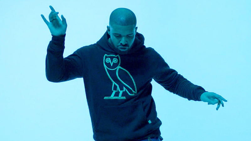 Drake In Dancing Movement Wearing Owl Print T-Shirt In Light Background Drake, HD wallpaper