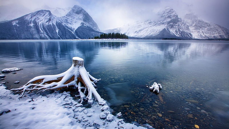 Kananaskis lake- Alberta, Canada, shore, bonito, sky, lake, mist, winter, mountain, cliffs, Canada, snow, ice, peaks, Alberta, nature, frozen, frost, HD wallpaper