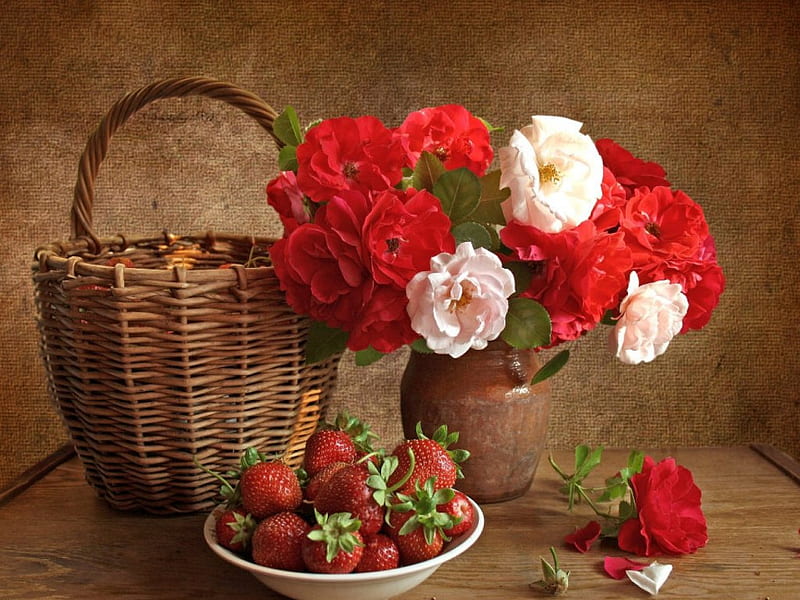 BEAUTIFUL RED, red, baskets, table, wicker, roses, fruit, still life, pottery, flowers, strawberries, beauty, HD wallpaper