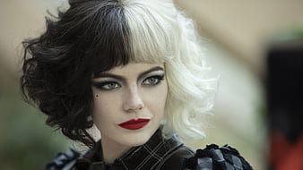 Cruella Deville Emma Stone followed by Paparazzi HD wallpaper download