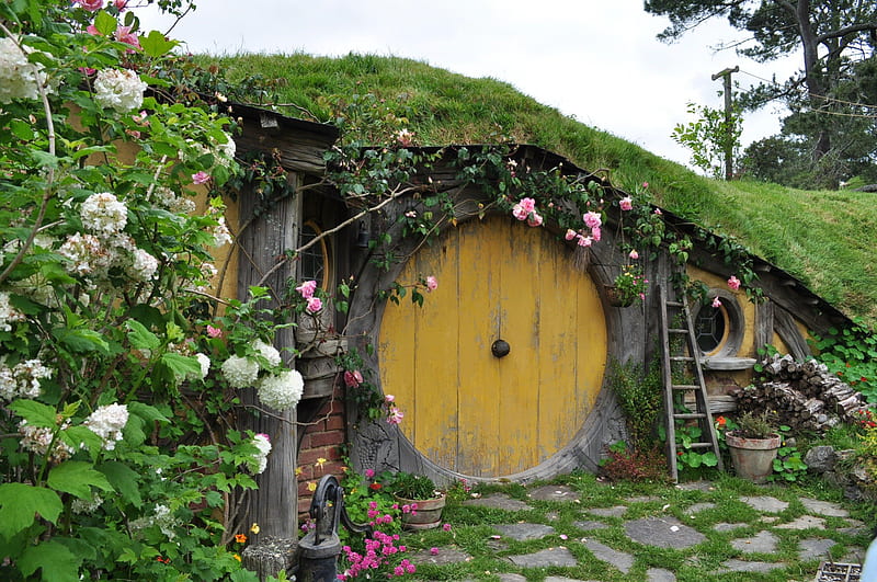 Hobbit's garden, front yard, movie sets, garden, nature, outdoors, HD wallpaper