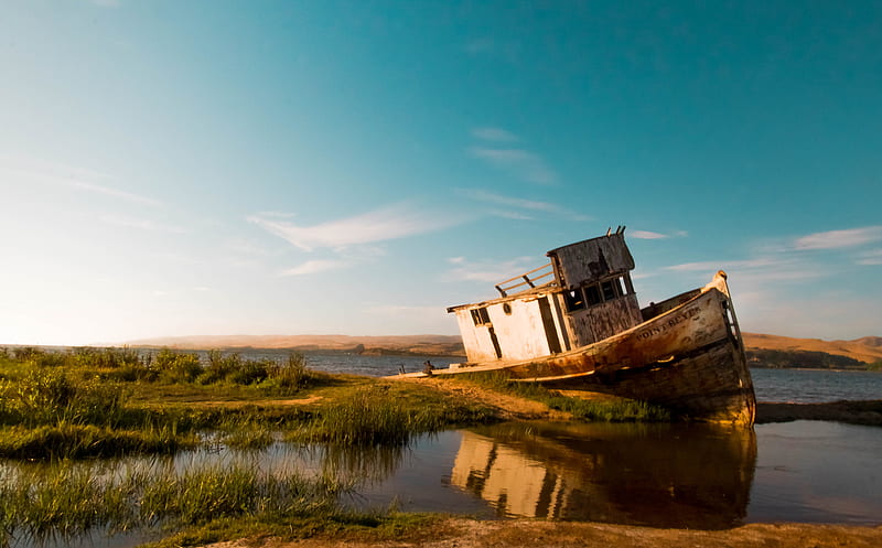 abandoned boat on body of water, HD wallpaper
