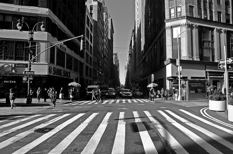 Newyork, black, black and white, car, city, crossing, metro, people, police, traffic, white, HD wallpaper