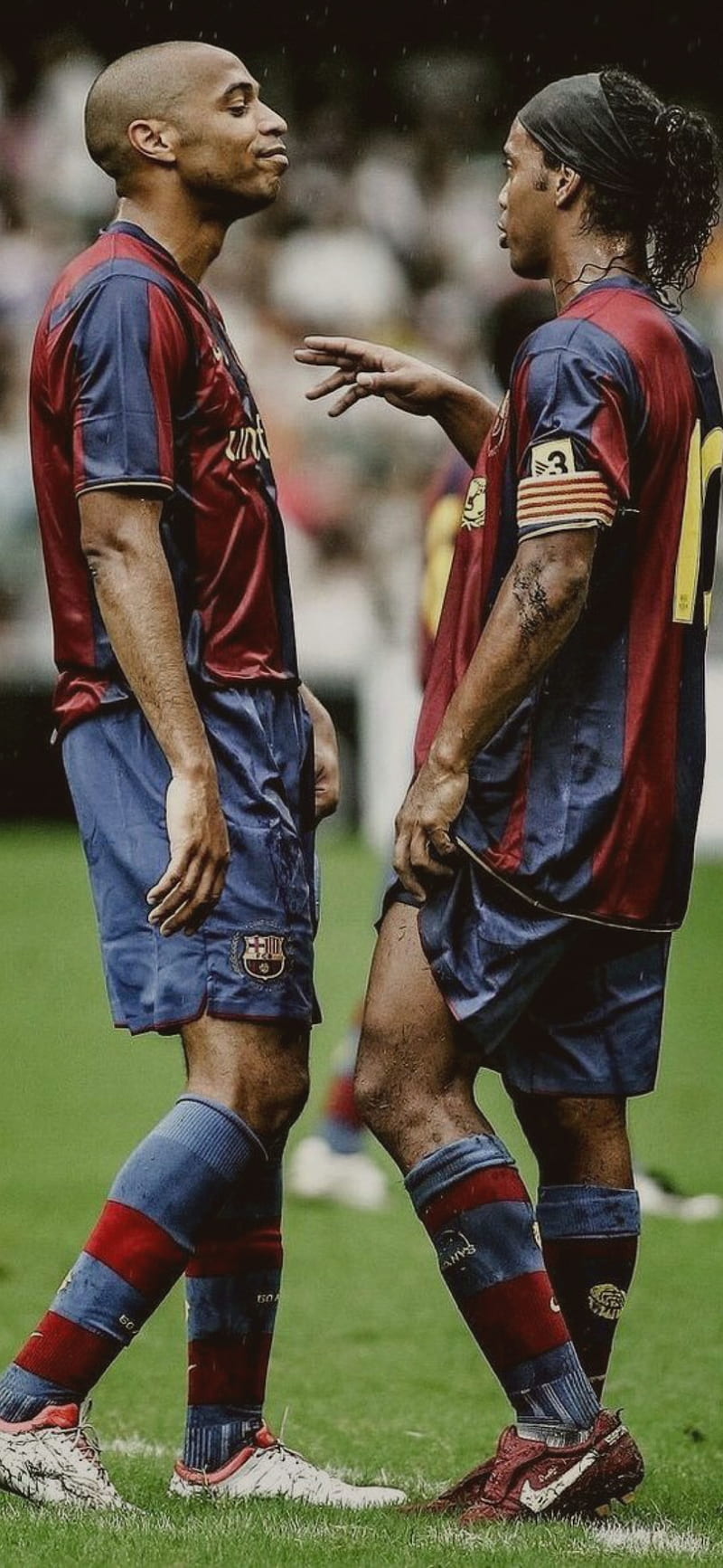 Hãy trang trí cho điện thoại của bạn với hình nền Barcelona phiên bản Ronaldinho. Đó là một bức ảnh đẹp mắt và đầy cảm hứng cho những người yêu thích bóng đá và Barcelona. Hãy khám phá và cài đặt bức hình nền này ngay hôm nay!