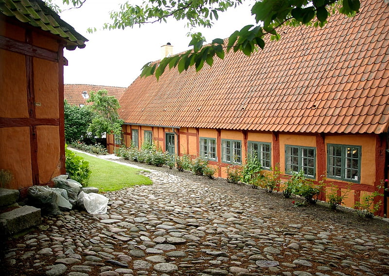 Peaceful Idyll, red roof shingles, old town, denmark, peaceful, cobblestones, nature, bonito, HD wallpaper