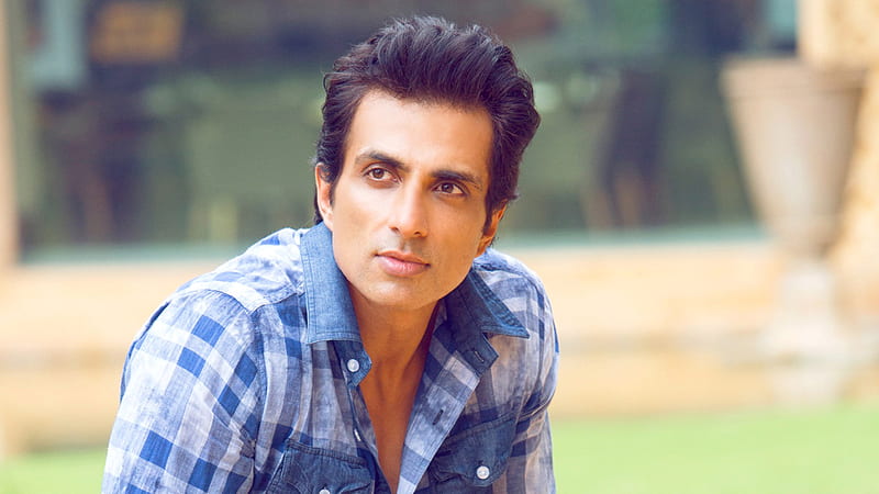 Sonu Sood Lands in Mumbai After A Relaxing Vacation With Wife Sonali - Zee5  News