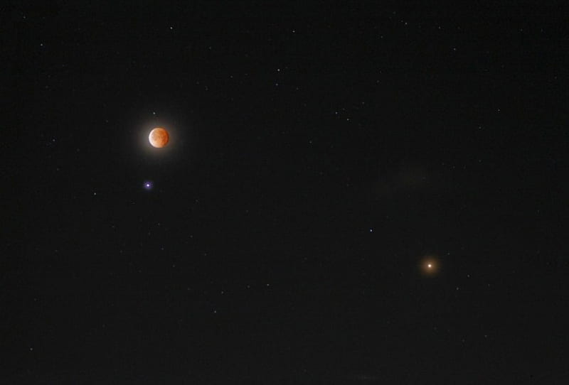 Spica, Mars, and Eclipsed Moon, moon, cool, planet, space, fun, star, HD wallpaper