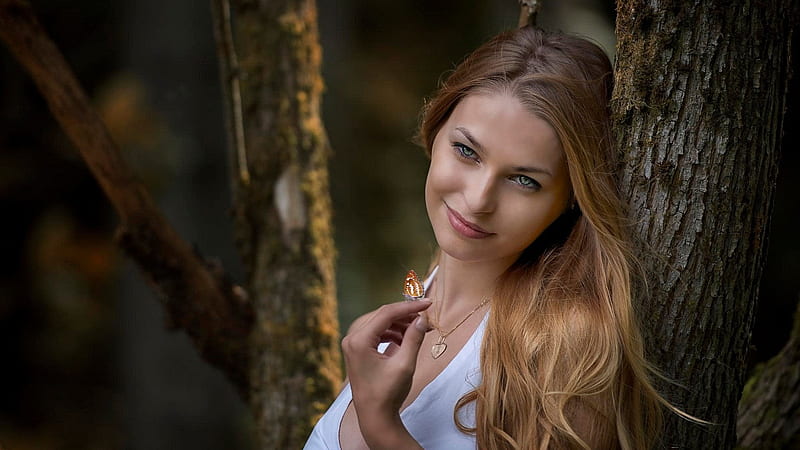 Grey Eyes Girl Model Is Leaning Back On Tree Trunk Wearing White Dress In Blur Forest Background Girls, HD wallpaper