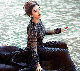 Top Pakistani Actresses In Beautiful Black Dresses  Reviewitpk