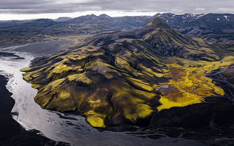 Up in the Icelandic Highlands, hills, water, rocks, clouds, landscape ...