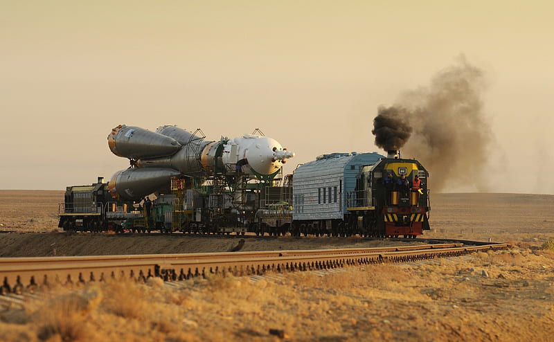 Transportation of Soyuz, railway tracks, space, Soyuz, transportation, technology, abstract, rocket, train, metalic, rust, shiny, HD wallpaper