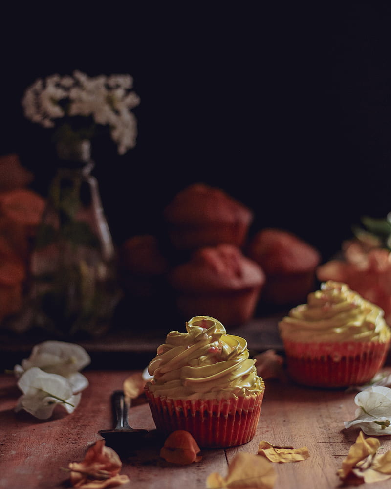 cupcakes, muffins, cream, dessert, petals, still life, HD phone wallpaper