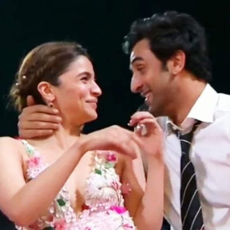 romantic moments of Alia Bhatt and Ranbir Kapoor that you will never forget, HD phone wallpaper