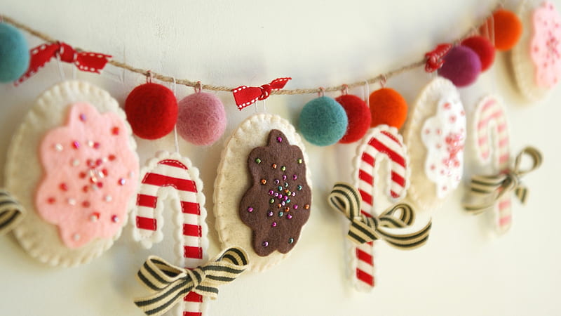 Christmas Ornaments And Candy Cane On Rope Candy Cane, HD wallpaper