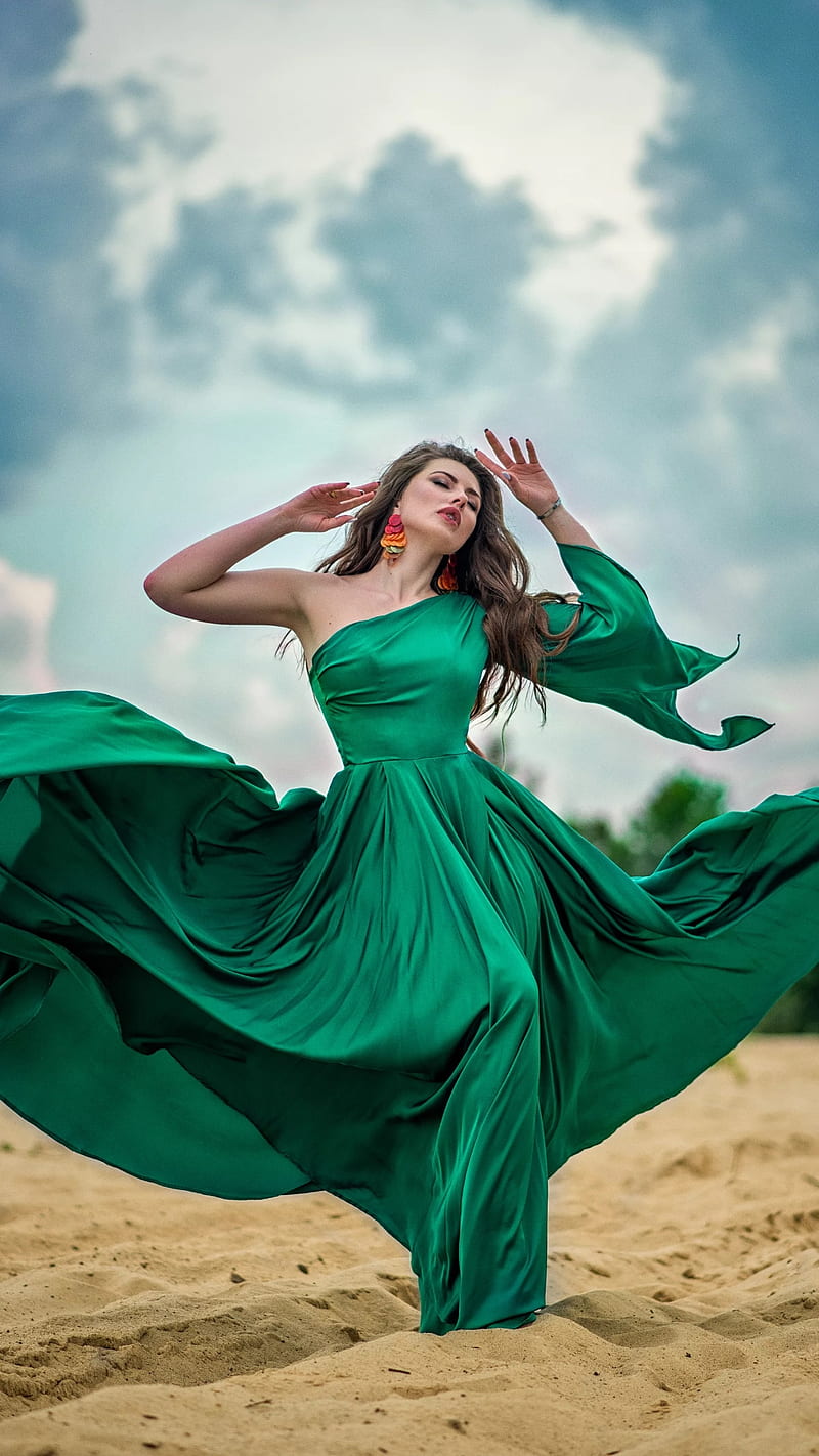 Desert woman, elegant, fashion, green, green dress, pretty, sand, wind, HD phone wallpaper
