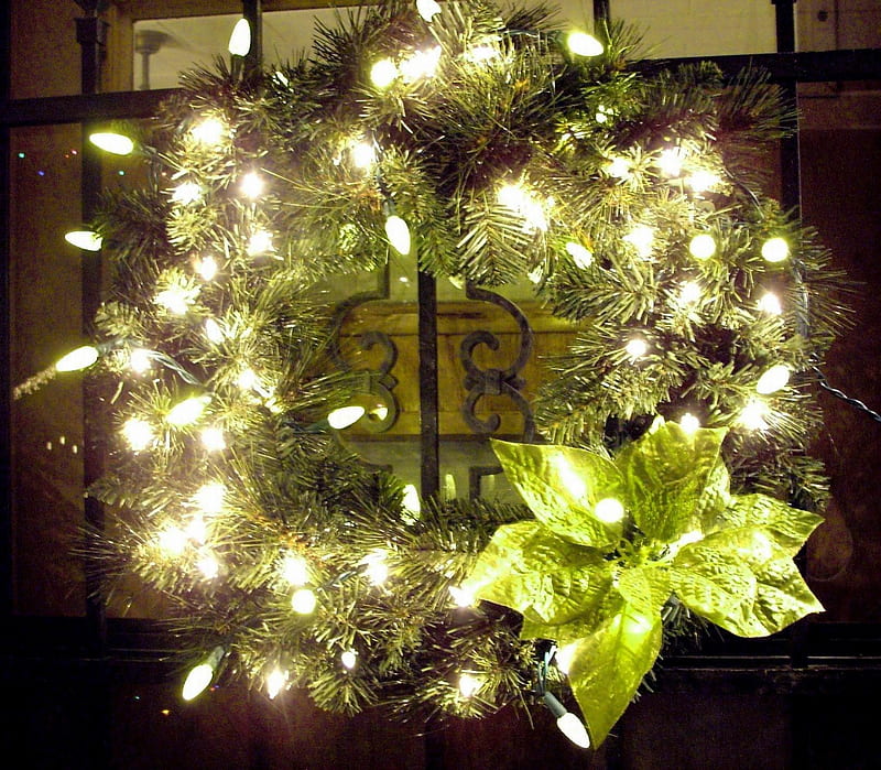 Bright greener wreath, wreath, welcome, home, greener, lights, decor, HD wallpaper