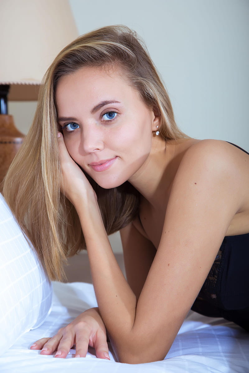 Ekaterina Skaredina Katya Clover Pornstar Brunette Lying On Front Bed Portrait Display Hd 8691